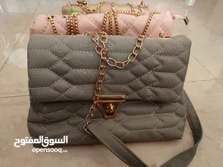  3 حقائب كتف نسائية جميلة وجديدة