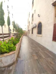  5 شقة مميزة و مطلة للبيع في ابو نصير