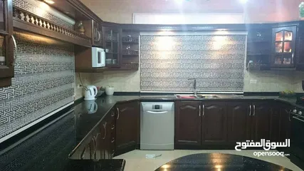  4 شقة أرضي وسط مع موقف تحت البناية
