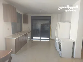  8 شقه في البيره قرب شارع القدس
