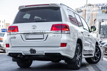  11 Toyota Land Cruiser 2021 VX-S Grand Touring S  السيارة مميزة جدا و قطعت مسافة 62,000 كيلو