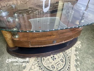  2 طقم كنب خشب 9 مقاعد + طاولات وسجاد وبرداي - بحالة ممتازه ، غرفة ضيوف كامله و جديده