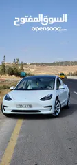  3 Tesla Model 3 Standerd Plus 2022 ابيض وداخليه ابيض جمرك جديد شهر 12‎ بسعر 20 الف بدون الرقم