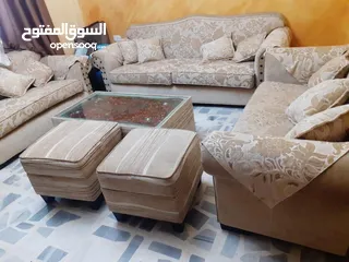  1 طقم كنب من 7 مقاعد وبفتين وطاوله وسط