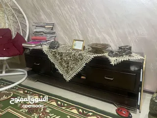  4 كنبيات مع طاولة تلفزيون بسعر ممتاز جدا وقابل للتفاوض