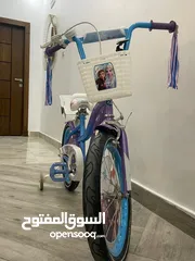  1 بسكليت ماركه ديزني استعمال بسيط جديد بورقته ما فيه ولا اي اشي