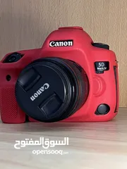  5 5d mark4   بحاله جيده جدا مع بطاريتين وشاحن اصلي  الكاميرا بودي او مع عدسة  85mmf1.8