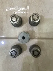  2 برغي قفل جنط سياره للبيع