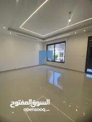  16 شقة طابقية فاخرة للبيع في الكرسي - قرب المخابرات طابق ثاني 300م تشطيب سوبر ديلوكس لم تسكن
