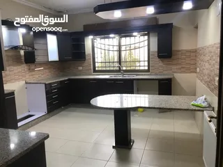  3 شقة سوبر ديلوكس فارغة للايجار  السنوي موقع مميز قرب المدارس و الأسواق في خلدا