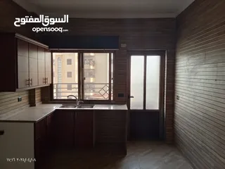  8 شقة طابق ثاني للبيع في الزرقاء الجديدة بالقرب من مسجد بادي بتشطيبات سوبر