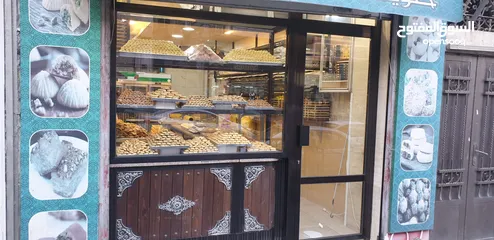  4 محل حلويات للبيع في وسط البلد