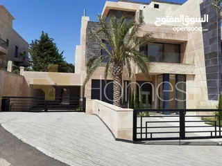  1 فيلا متلاصقة حديثة البناء لم تسكن مع مسبح للبيع في اجمل مناطق عمان - عبدون، مساحة بناء 1000م،