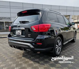  5 NISSAN PATHFINDER SL 2017 CANADIAN SPEC KM 100K