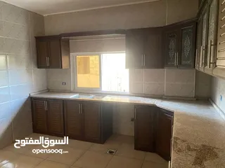  17 شقة طابقية جديدة ومميزة للإيجار في سحاب