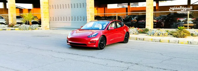  5 تيسلا 2022 model 3 فحص كامل 4 جــيـــد بدون ملاحظات غرفة جلد ابيض لون مميز بحالة الوكالة بسعر لقطة