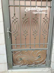  4 باب حديد خارجي ثقيل و زجاج محصن مرتب مرتب