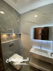  11 شقة ارضية مميزة جدا 185 متر داخلي و خارجي 200 متر مع كراج خاص و 3 مداخل للشقة