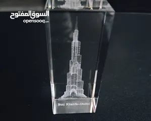  4 مجسم برج خليفة منحوت بالليزر داخل مكعب زجاجي 3D