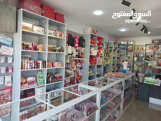  5 للبيع محل مكتبة واكسسوارات مجهز بالكامل