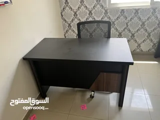  4 عفش مكتب بحالة الجديد استخدام شهرين فقط