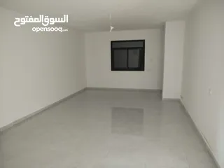  18 شقه سكنية للبيع
