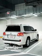  3 Toyota Land Cruiser 2011 (GXR V6)