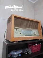  1 راديو قديم للبيع