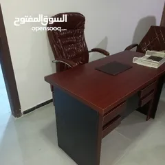  1 مكتب خشب تقيل وكرسي فرار