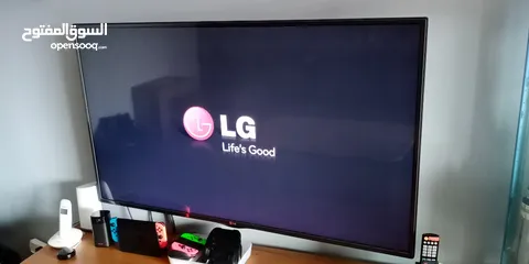  2 للبيع شاشه LG حجم 55 فل سمارت شاشه ما شاء الله عليها وكاله مع جميع اغراضها الاصليه رسيفر داخلي اوامر