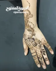  6 Henna artist