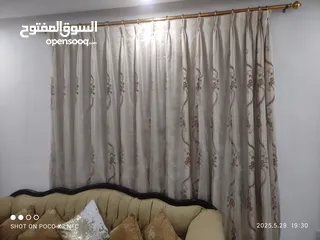  6 طقم كنب مستعمل للبيع المستعجل  بحالة جيدة جدا  كامل  برداية مطرزة مناسبة للون الطقم  سجادة كبيرة