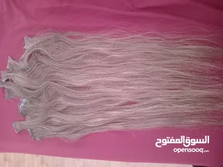  1 وصله اكستنشن طبيعي للبيع طولها 70 سم 40 خصله يعني طقمين