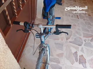  2 بسكليت بحاله الوكاله للبيع او للبدل على بسكليت اكبر مع دفع الفرق