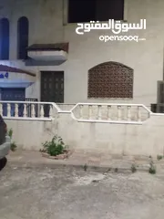  3 شقه ارضيه للايجار