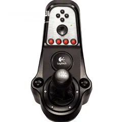  4 الموديل:Logitech G27 المحتويات:دركسون/3 دعسات/جير الحالة:نظيف جدًا يدعم PS3 والاجهزه الأحدث و PC
