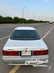  12 تيوتا كراون 2001