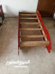  24 تختين على شكل هيكل سيارة مستعملة للبيع