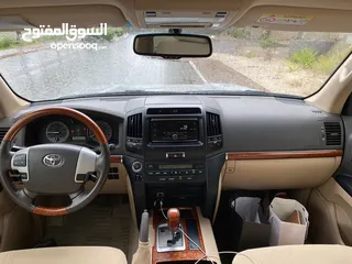 12 لاندكروزر GXR V8 موديل 2015 خليجي وكالة عمان