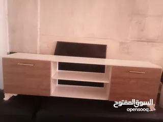  1 طاولة شاشه خشب للبيع