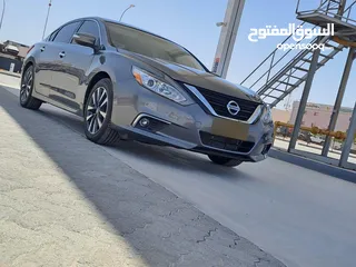  1 Nissan Altima 2.5 SV