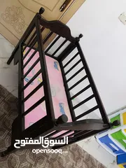  1 تخت بيبي بحالة جيدة الصلاة عالنبي