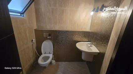  3 شقه فارغة للإيجار سوبر ديلوكس في ام السماق 140 متر
