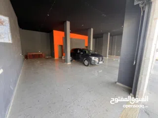  10 محلات تجاريه على الشارع الرئيسي عدد7   محلات4  اوثلاث محلات  كهرباء 3 فاز  يوجد مستودعات نفس العماره