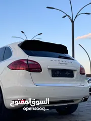  17 PORSCHE CAYENNE S 2011