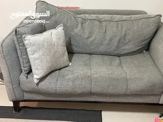  3 طقم كورنر حرف Lمع ثنائية 7مقاعد بحالة جيدة جدا  الدوار السابع مع خزانه التلفزيون