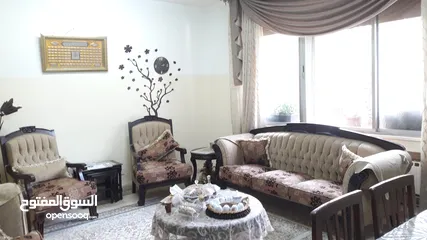  1 طقم كنب سبع مقاعد بحالة ممتازة جدا