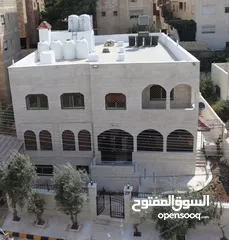  1 فيلا/بيت للبيع من ثلاث طوابق مساحة البناء 700متر مربع مساحة الارض600م2