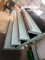  3 ستاند دكانه + 20 رف مع الحماله ب 150 دينار قابل للتفاوض
