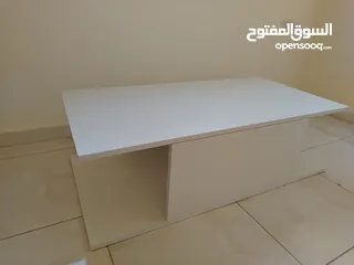  2 طاوله وسط بحالة ممتازة